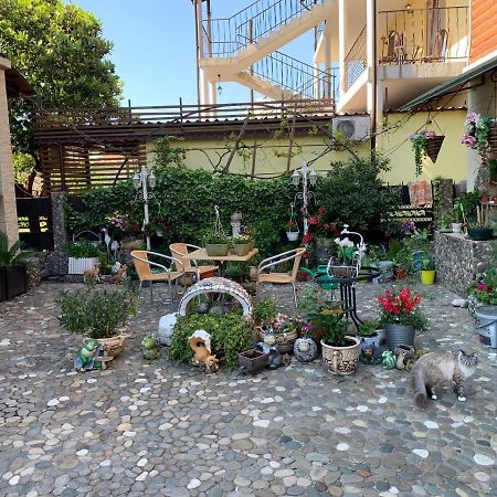 Guest House Aphyn Leto Gagra Ngoại thất bức ảnh