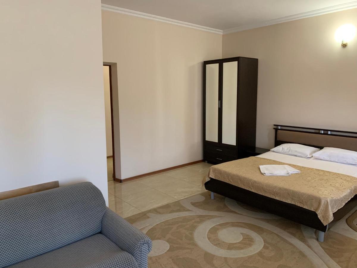 Guest House Aphyn Leto Gagra Ngoại thất bức ảnh